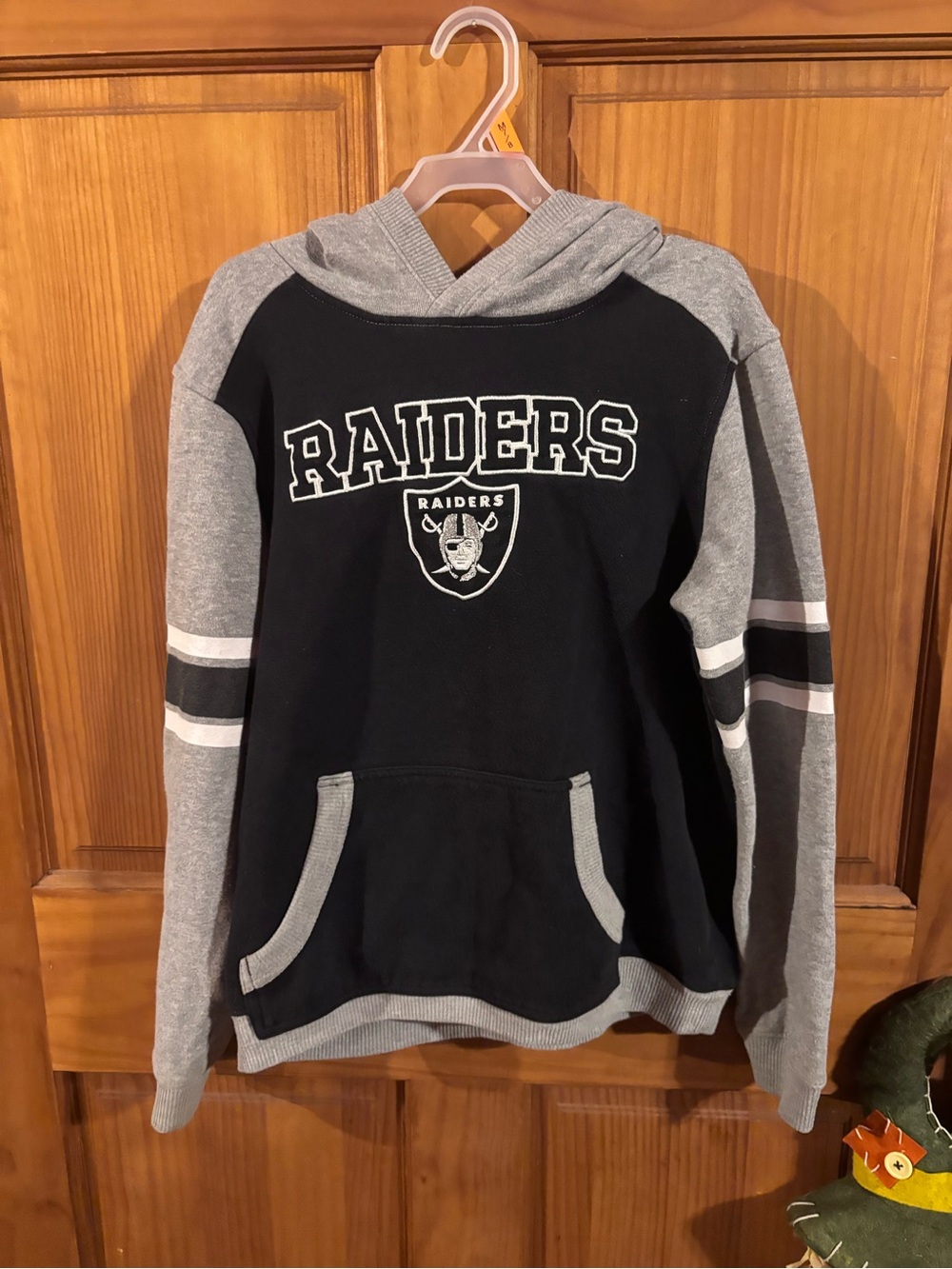 Raiders Boys Black & Gray Pullover Hoodie Sweater